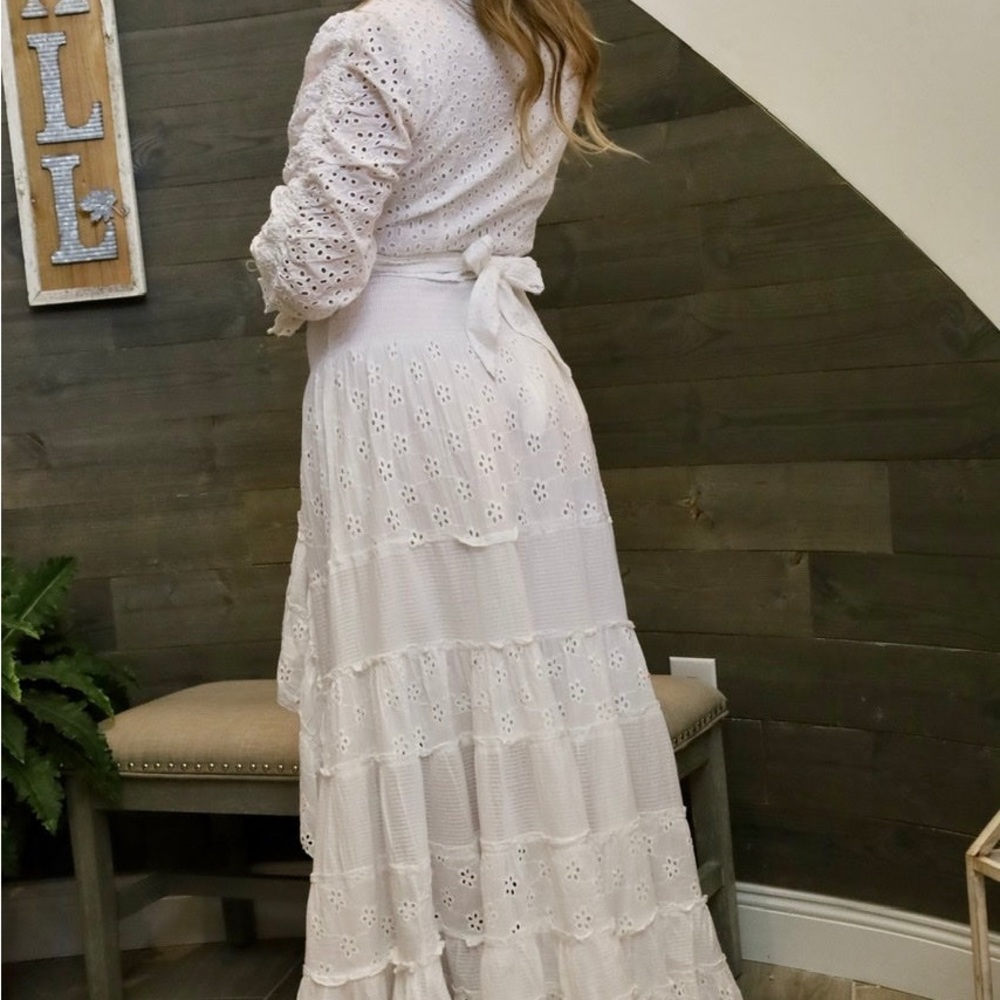 Resort white classic high low set
